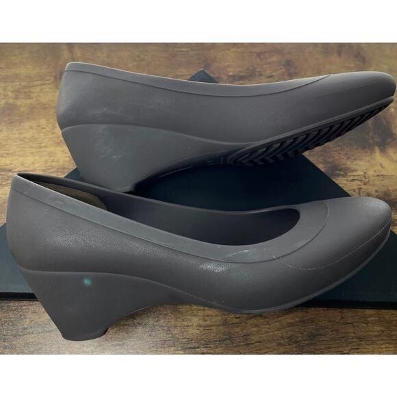 Crocs Womens 6 W Taupe Lina Wedge Pump Comfort with Style Summer - Picture 2 of 7